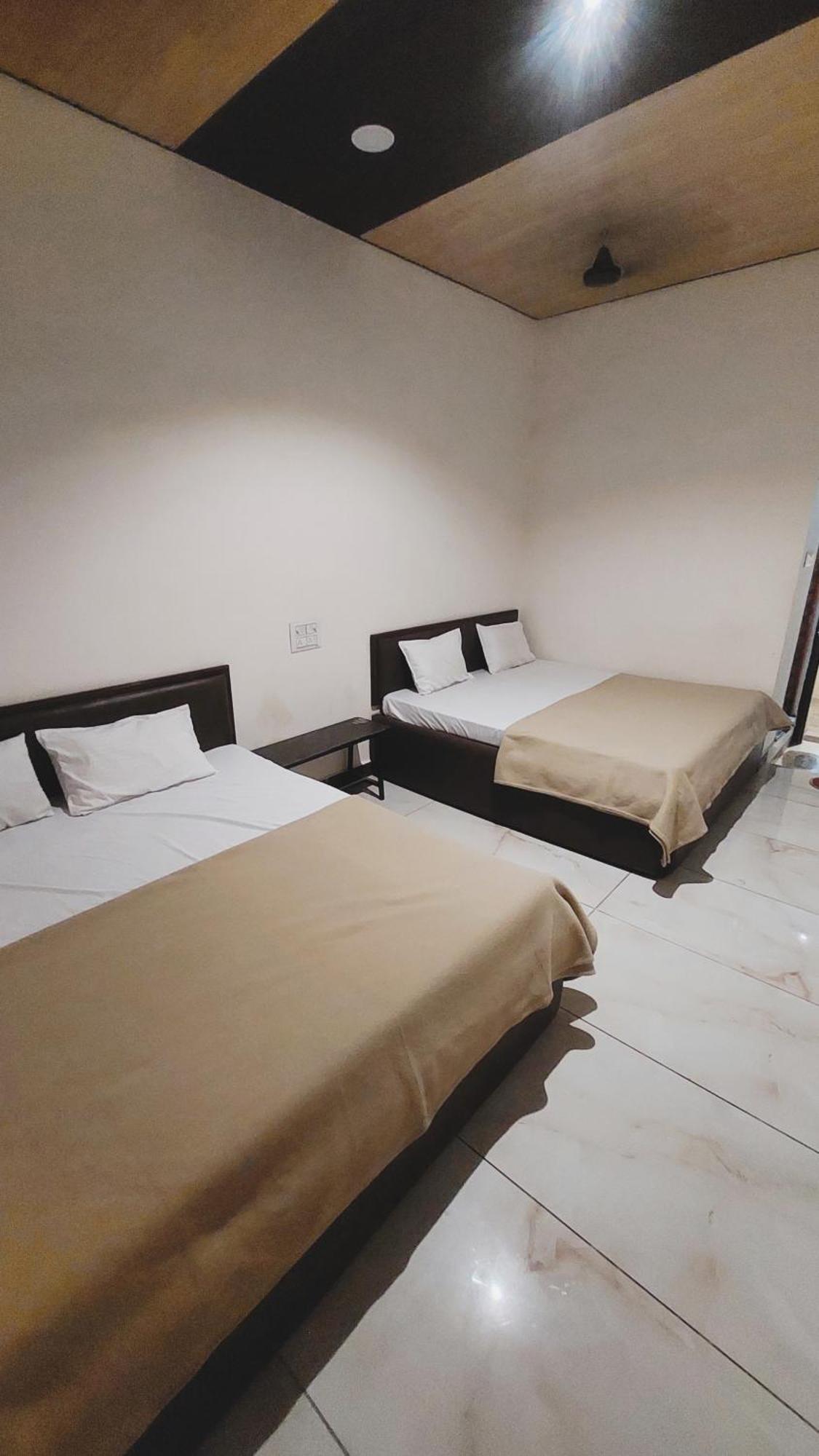 Hotel Prakash Palace 우자인 외부 사진